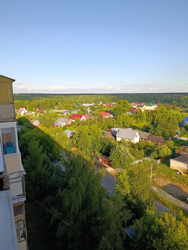 Afternoon in Alexandrov: rooftops, a cat, and cold drinks