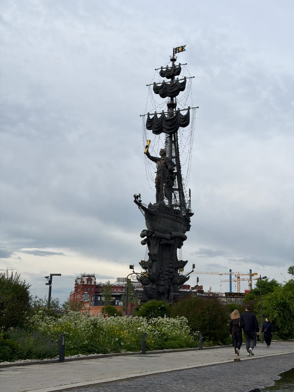 Cloudy afternoon at Moscow's Peter the Great monument draws observers