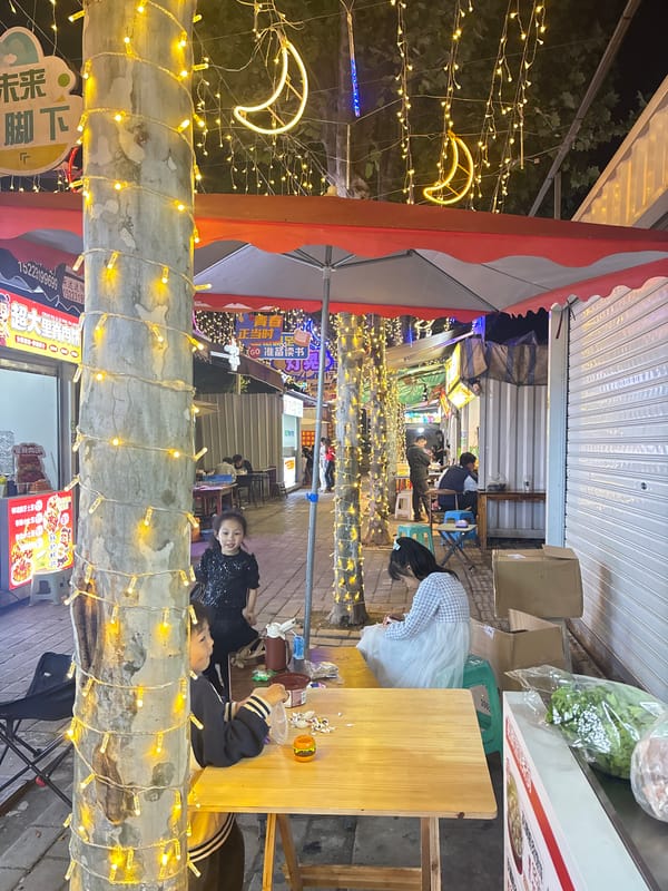 Evening street food scene draws crowds in Jiangjin, China