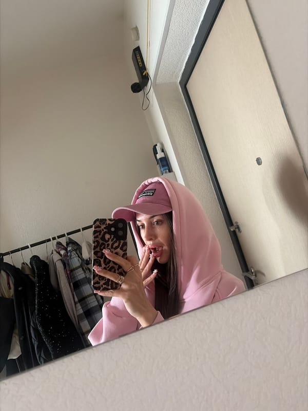 Lazy afternoon at a Saint Petersburg apartment, selfies and city views