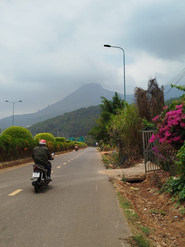 Motorcyclist spotted on Hiệp Thạnh road, Vietnam