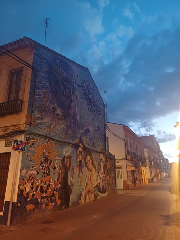 Evening street art documentation in València's Cabanyal-Canyameral district