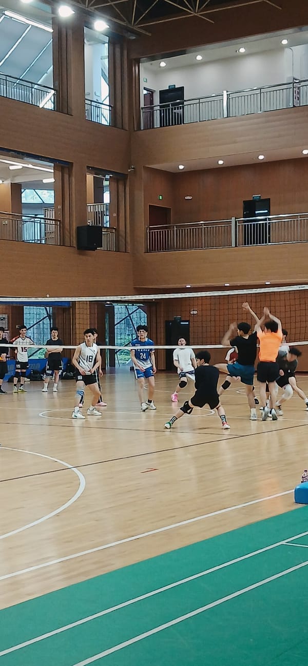 Volleyball game played in Chongqing gymnasium