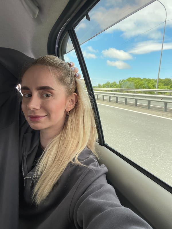 Woman takes selfies in vehicle, De-Friz Russia
