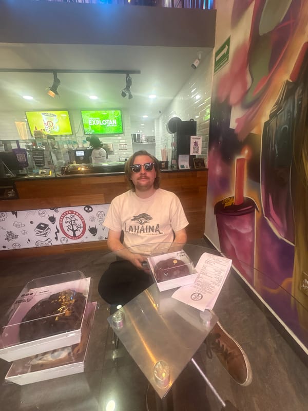 Person spotted at dessert shop in Huixquilucan, Mexico