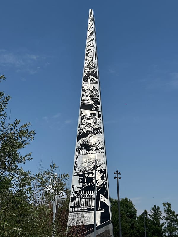 Morning stroll around Barnaul's riverfront and aviation workers' monument