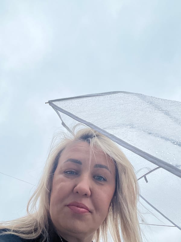 Woman documents rainy morning gym session in Chaikovsky, Russia