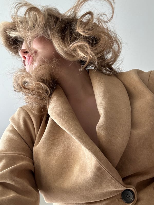 Woman documents morning beauty routine in Kazan selfies