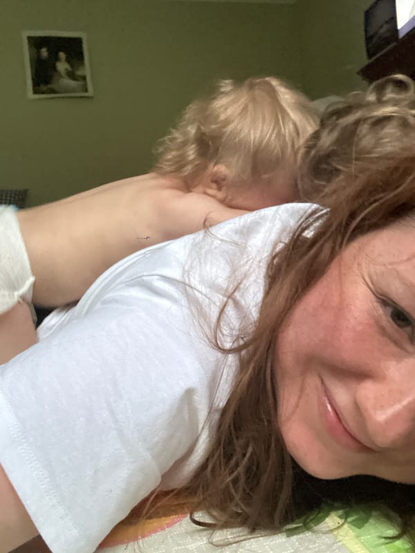 Mother and child share playful weekend moments in Nizhny Novgorod