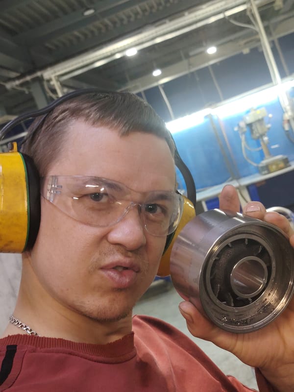 Man in safety glasses photographed in selfie in Noviy, Russia