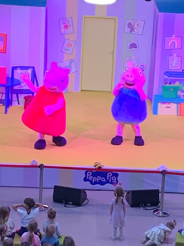 Peppa Pig stage show draws crowds at Belgrade mall
