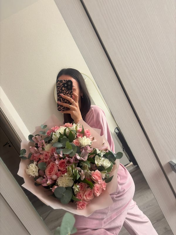 Mirror selfies and dogs on a June morning in St. Petersburg