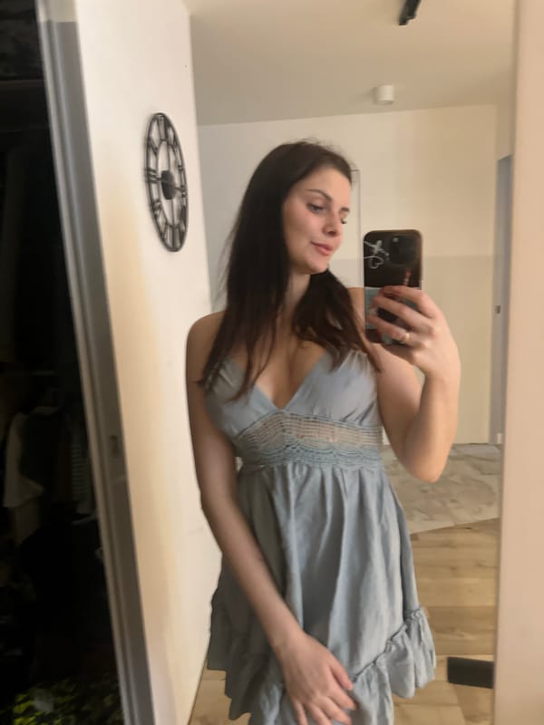 Afternoon at home and outside, blue dress and chill vibes