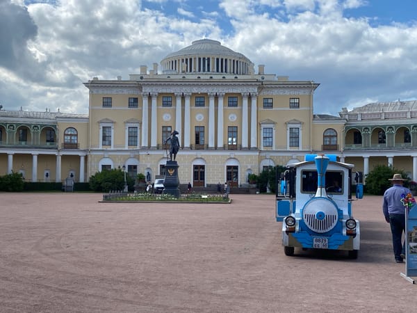 Morning at Pavlovsk Palace: gardens, tourist carts, and summer crowds