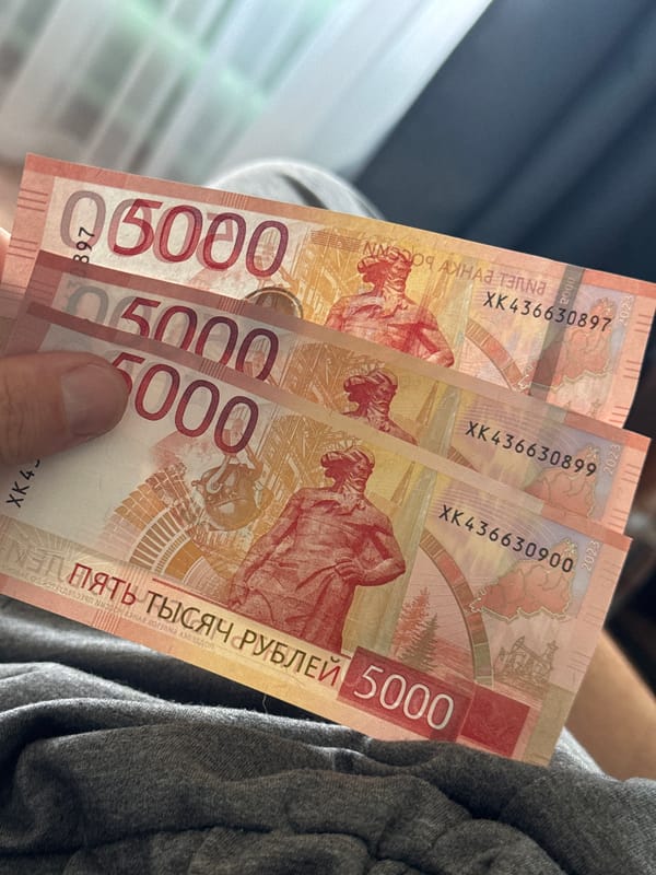 Person holds three 5000-ruble Khabarovsk banknotes in Verkhov'e