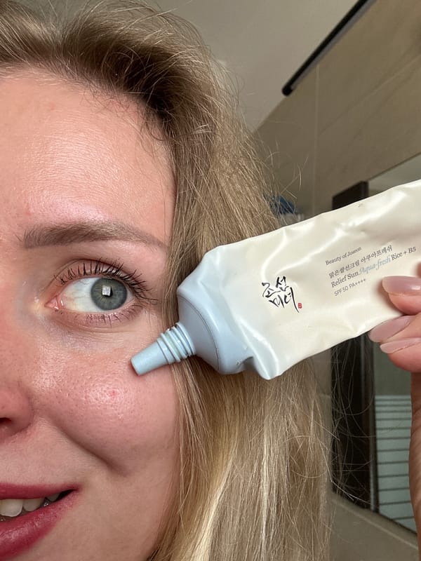 Beauty influencer documents skincare routine in Petah Tikva