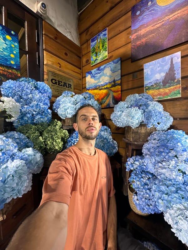 Morning hangout at a flower-filled café in Đà Nẵng