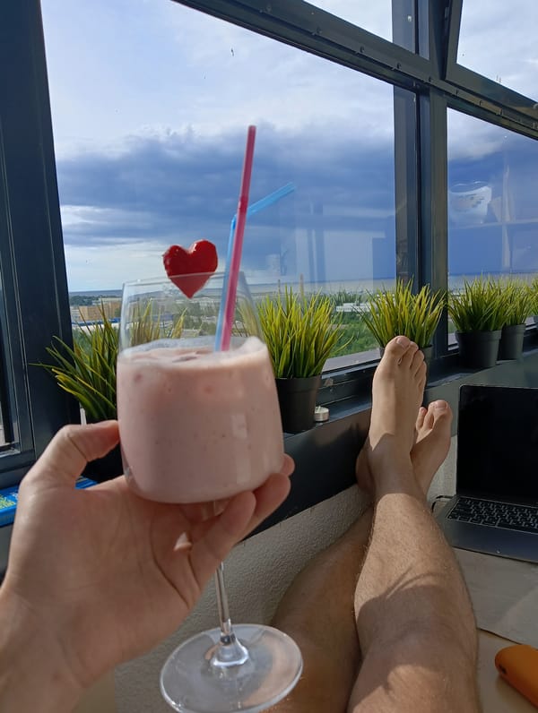 Lazy afternoon in Saint Petersburg, milkshakes and open skies