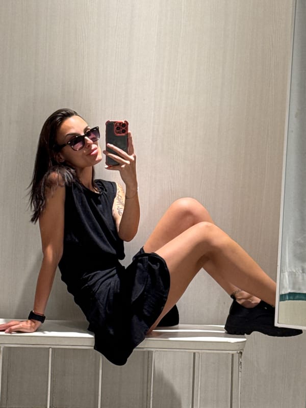 Woman takes multiple selfies in Pleven fitting rooms