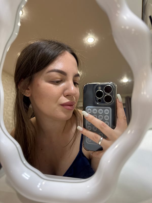 Woman takes mirror selfies in Orekhovo-Zuyevo bedroom