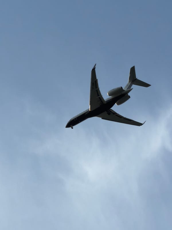 Delhi scenes captured: aircraft, monuments, street food vendors
