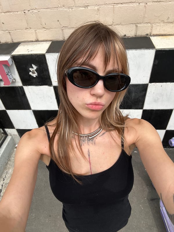 Selfie session on Nizhnyaya Krasnoselskaya Street, Moscow