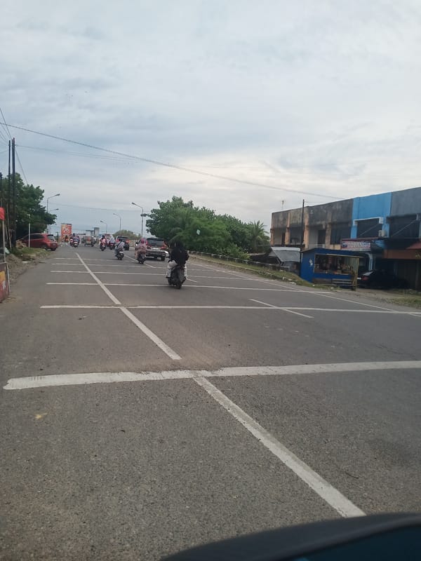 Daily life documented in Lhokseumawe streets and markets