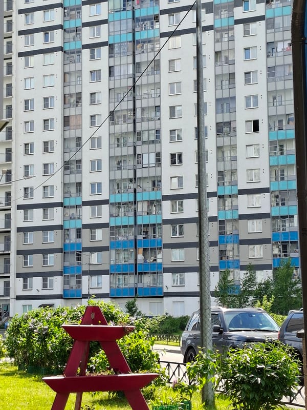 Residential scenes documented in Saint Petersburg neighborhood