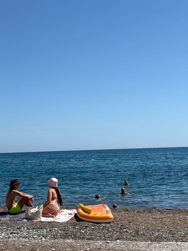 Sunny afternoon at Rafailovići beach draws casual beachgoers