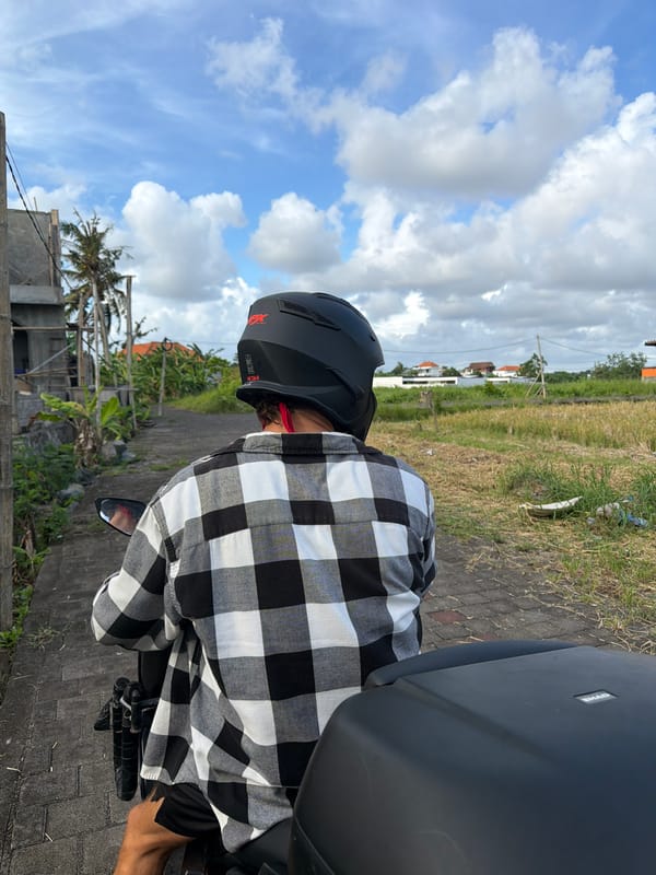 Person on black scooter observed in Mengwi, Indonesia