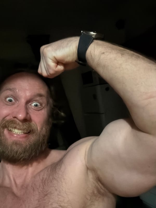 Man takes bathroom selfies in Saint Petersburg apartment