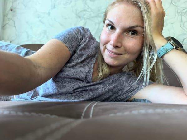 Lazy afternoon in Sterlitamak — selfies, crows, and a cat