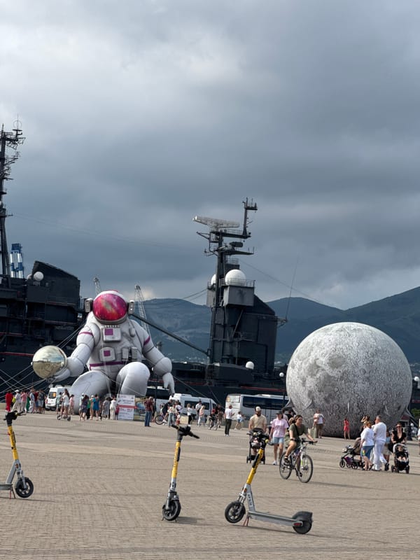 Weekend waterfront activities documented in Novorossiysk embankment area