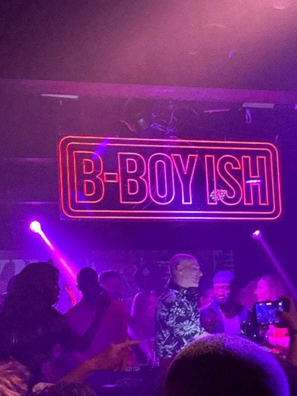 Crowd gathers for B-Boy performance in Paris venue