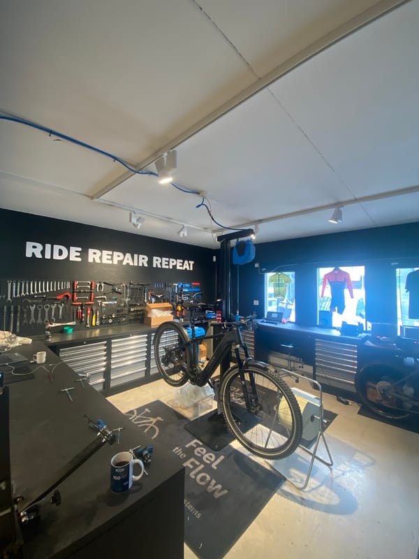 Cycling activity documented at Høvik verk bike shop