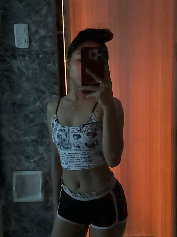 Person takes mirror selfie in Davao City early morning