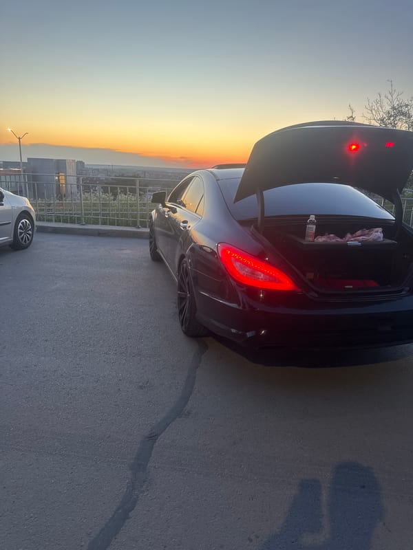 Car with open trunk spotted in Ruse during sunset