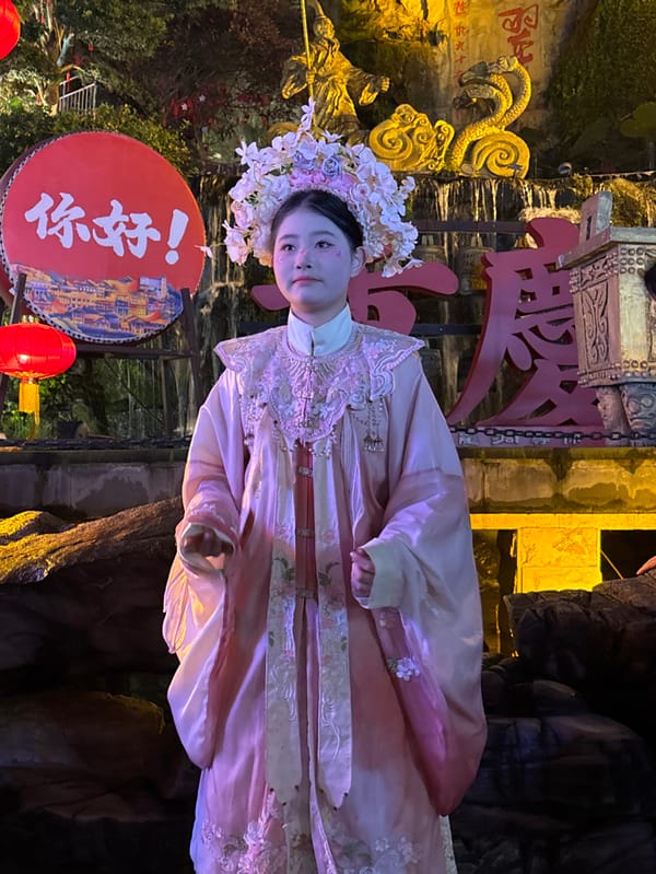 Traditional costume photography session captured in Chongqing's Hongyadong district
