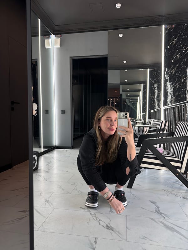 Woman takes multiple mirror selfies in Moscow luxury venues
