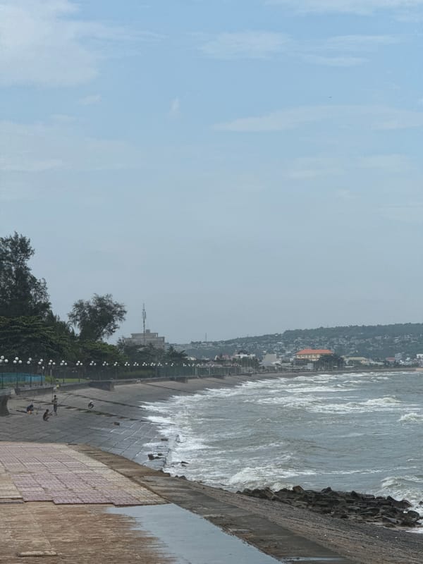 Quiet morning along Phan Thiết's beachfront promenade