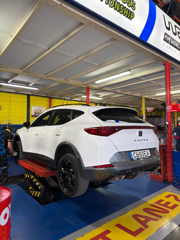 Car service routine documented at Vila Real auto shop