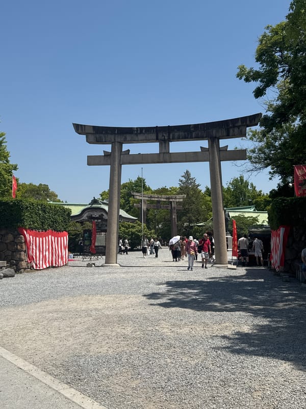 Early morning visitors spotted at Osaka shrine and castle