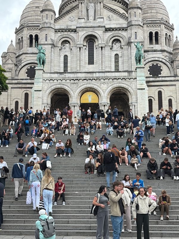 Afternoon crowds gather at Sacré-Cœur Basilica in Paris