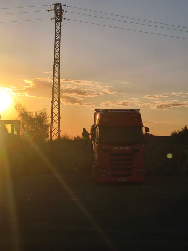 Dawn industrial operations captured in Riba-roja de Túria