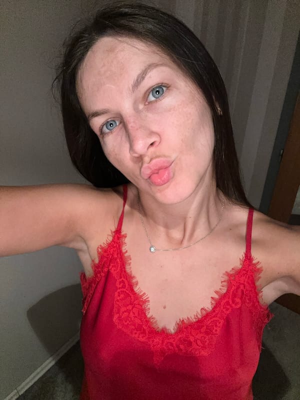 Woman documents evening in Fredenbeck with selfies, countryside photos