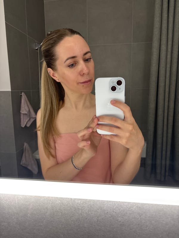 Woman takes bathroom selfie in Chaikovsky, Russia