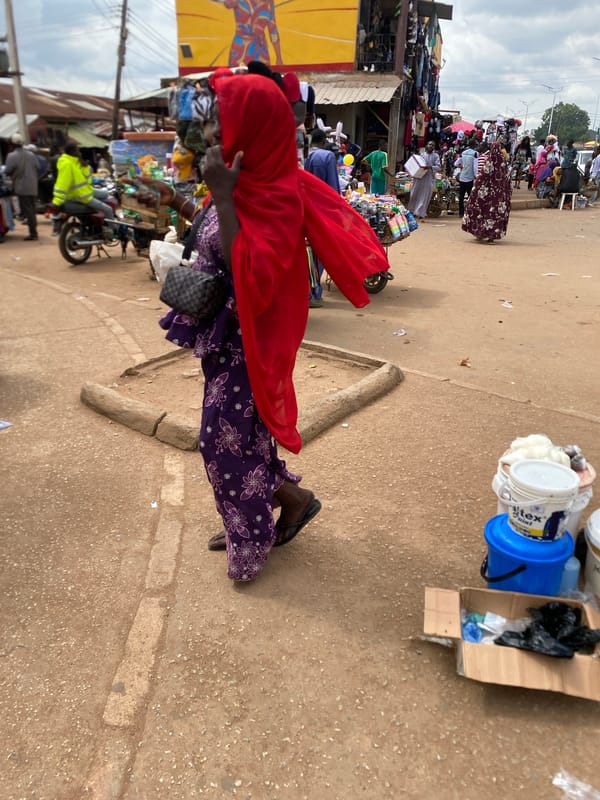 Ordinary street market life documented in Bukuru, Nigeria