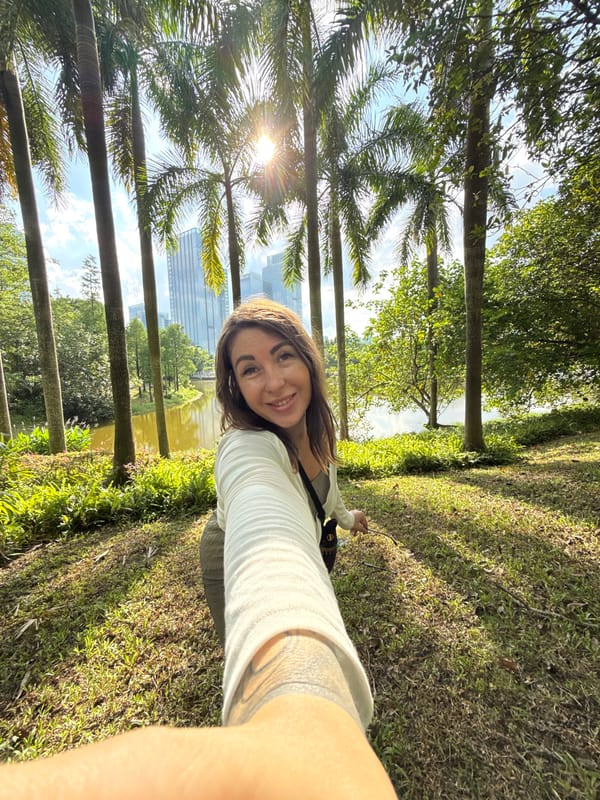 Morning stroll through Huizhou's lakeside park, selfies and scenery