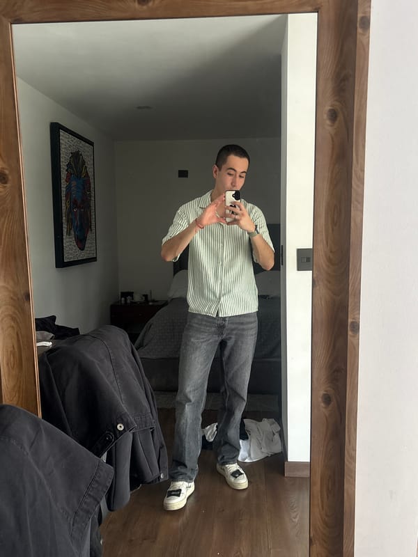 Person takes mirror selfie in San Bernardino Tlaxcalancingo