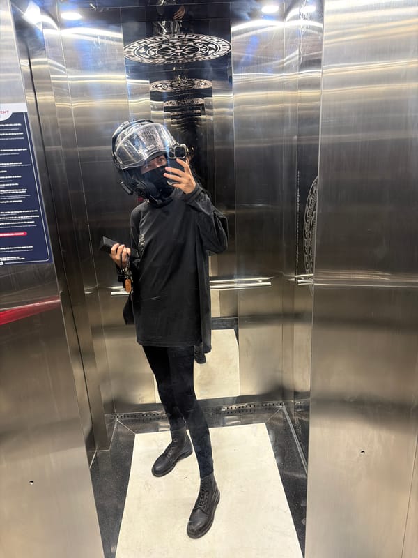 Motorcyclist takes elevator selfie in Đà Nẵng, Vietnam